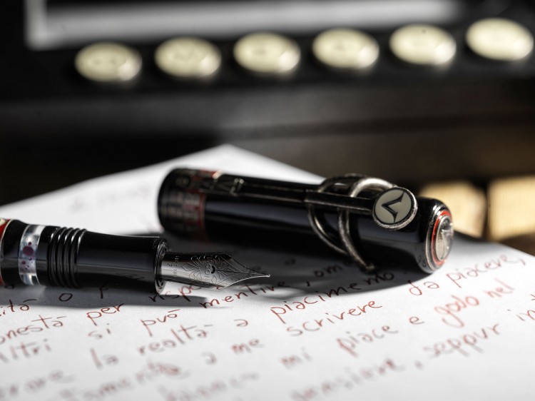 Перьевая ручка Qwerty