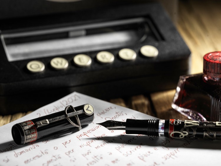 Перьевая ручка Qwerty